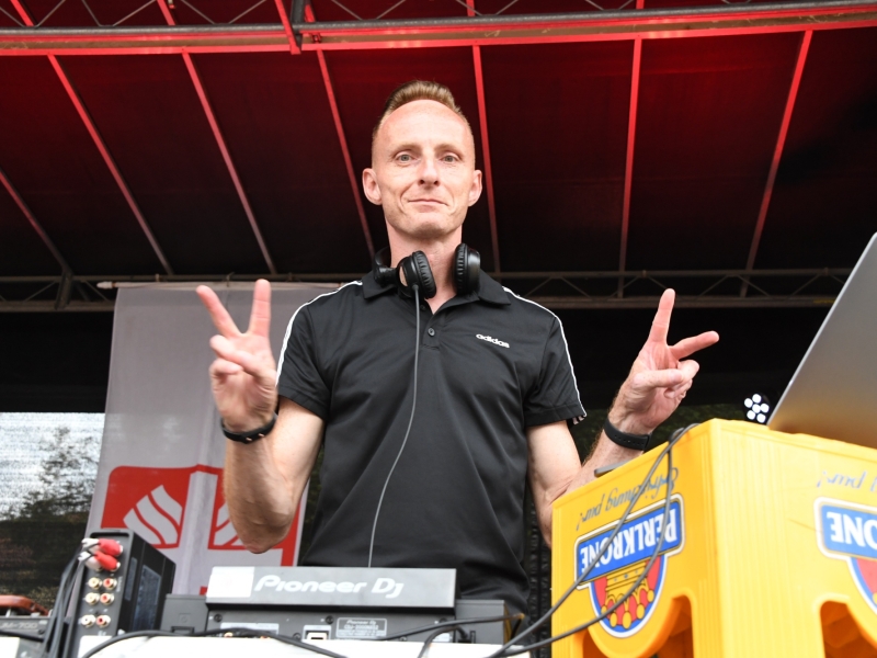 DJ auf B&uuml;hne