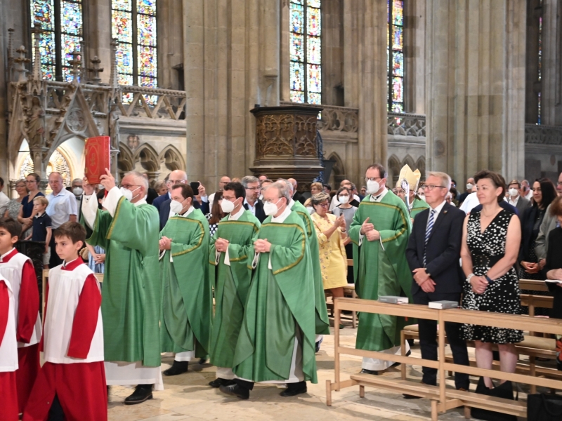Geistliche in Kirche