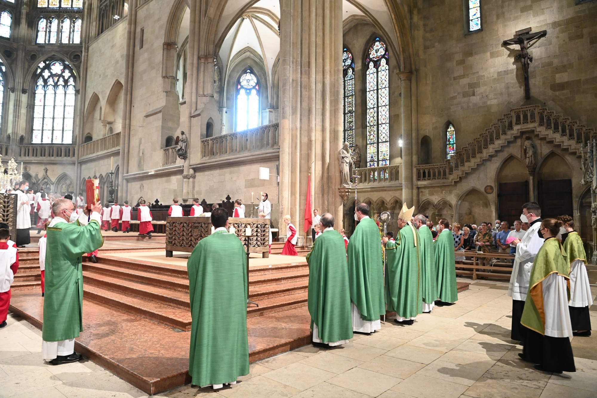 Geistliche in Kirche