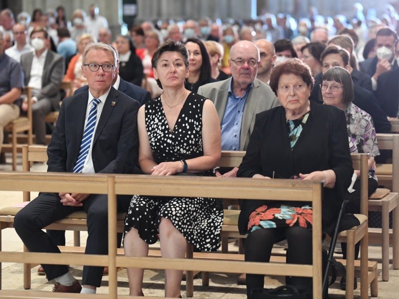 Personen in Kirche