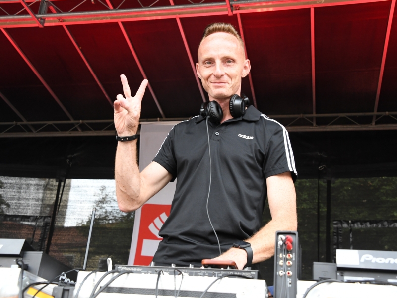 DJ auf B&uuml;hne