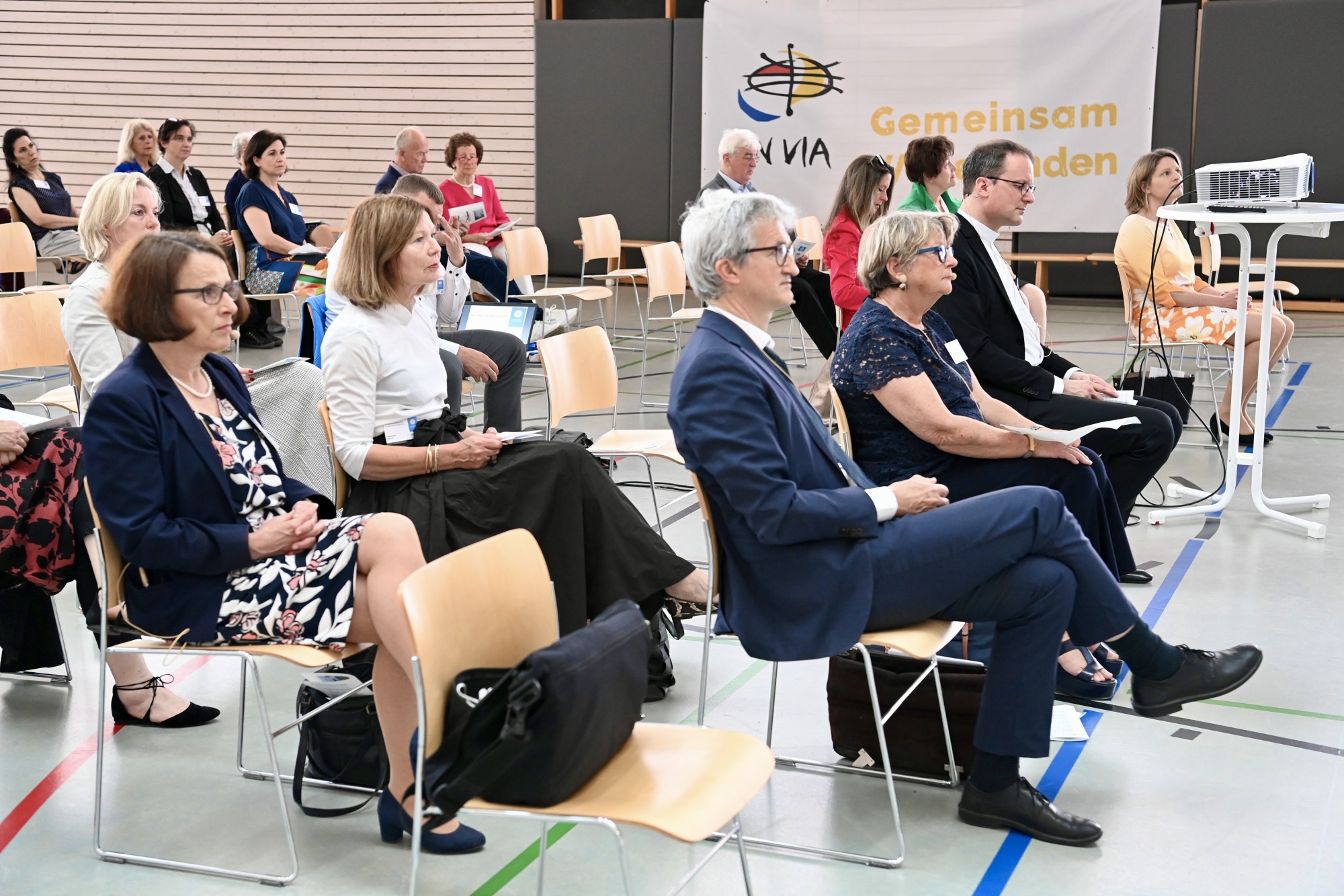 Turnhalle mit Personen