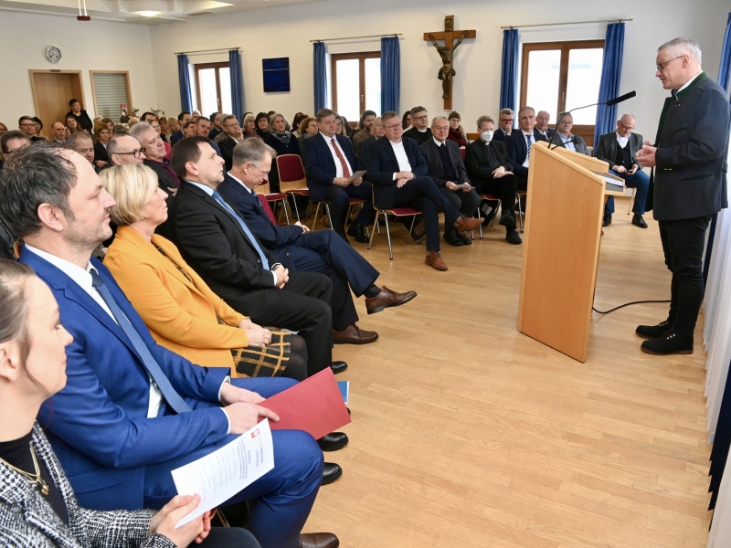 Redner vor Publikum
