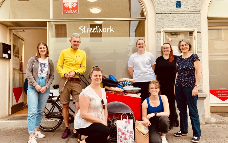 Gruppenfoto unter freiem Himmel