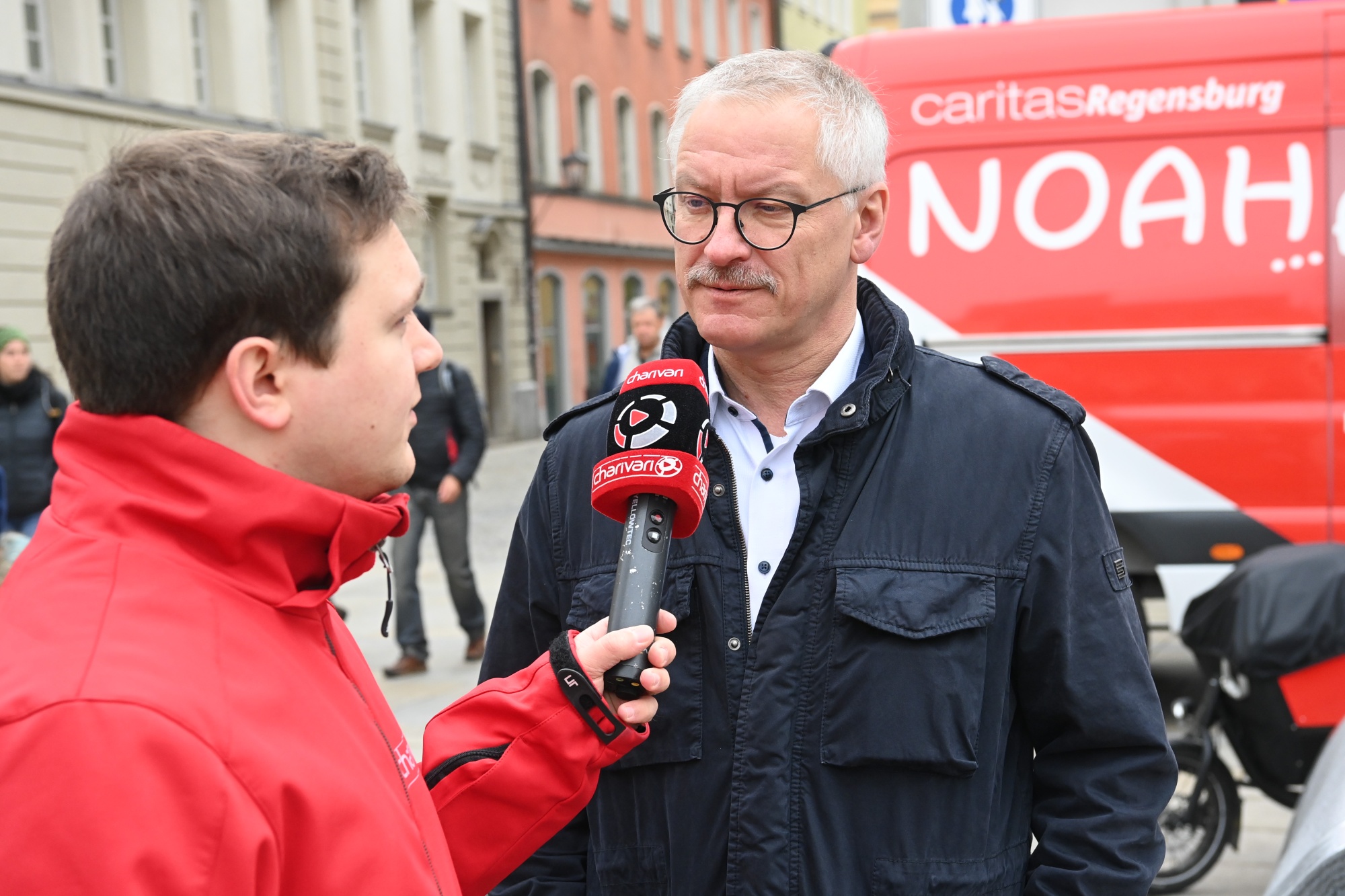 Person bei einem Interview