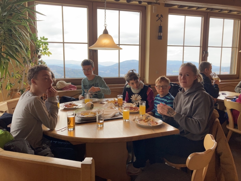 Gruppe beim Essen