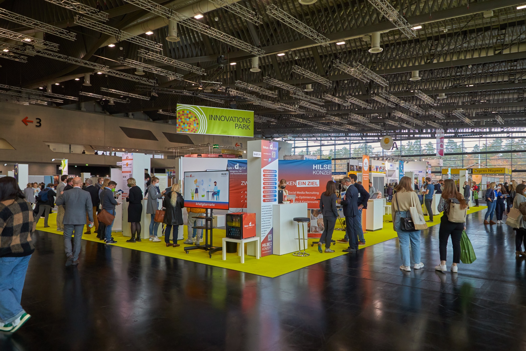 Menschen auf Messe