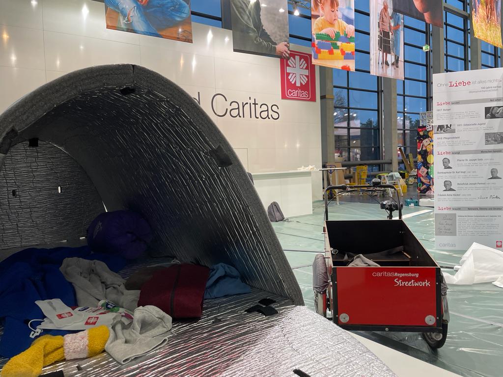 Iglu auf Messestand