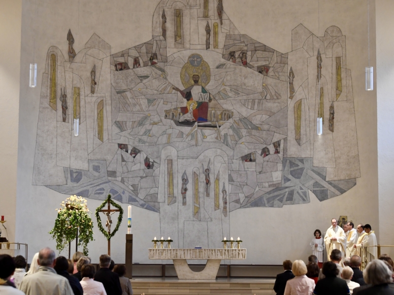 Altar und Kunst in Kirche