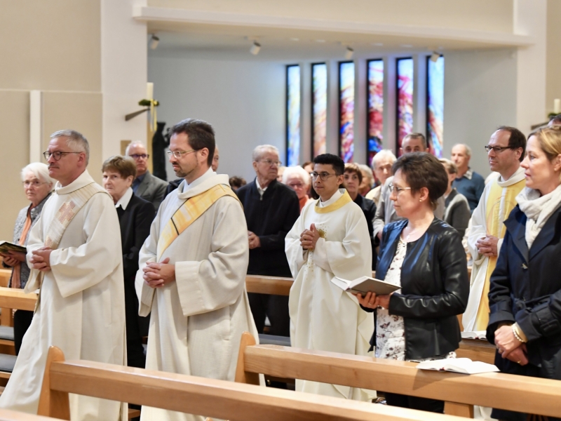 Geistliche in Kirche