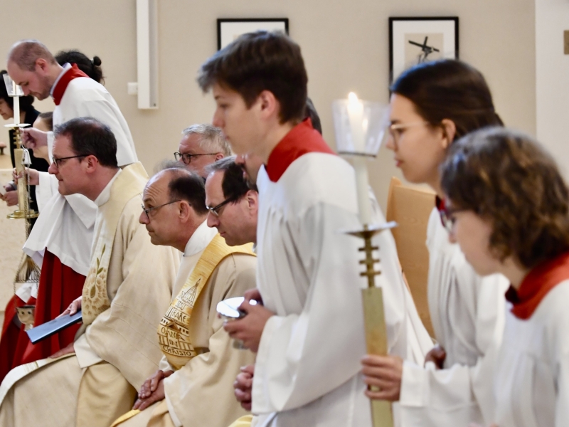 Geistliche in Kirche
