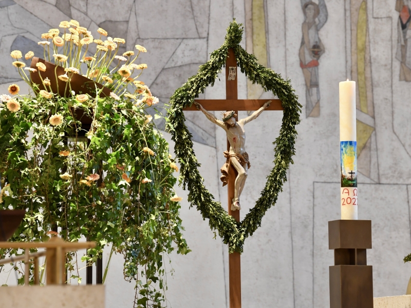 Kreuz in Kirche