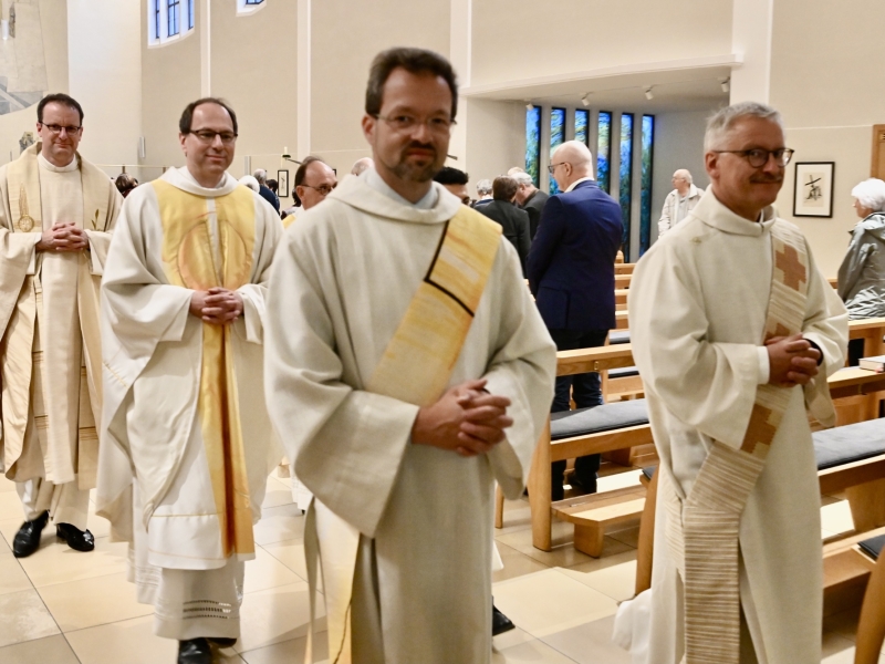 Geistliche in Kirche