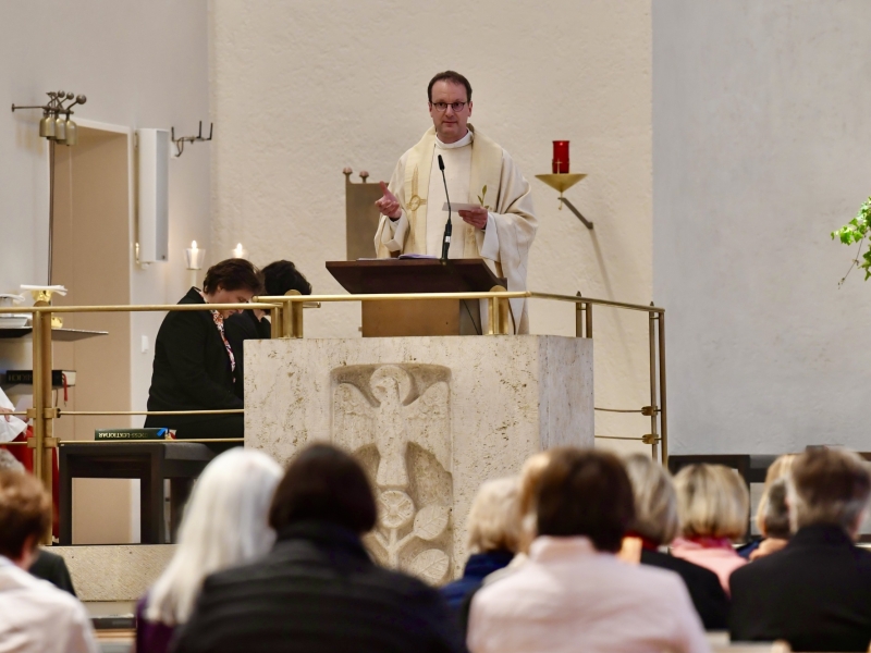 Geistliche in Kirche