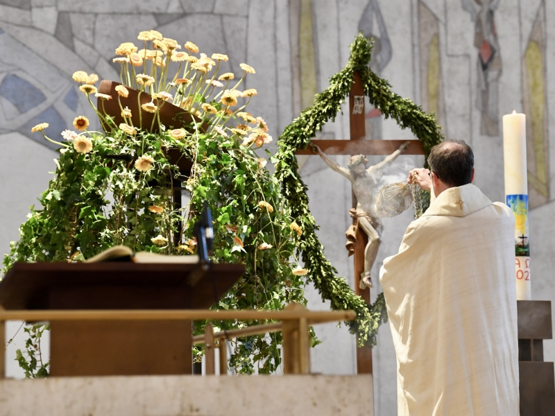 Kreuz in Kirche