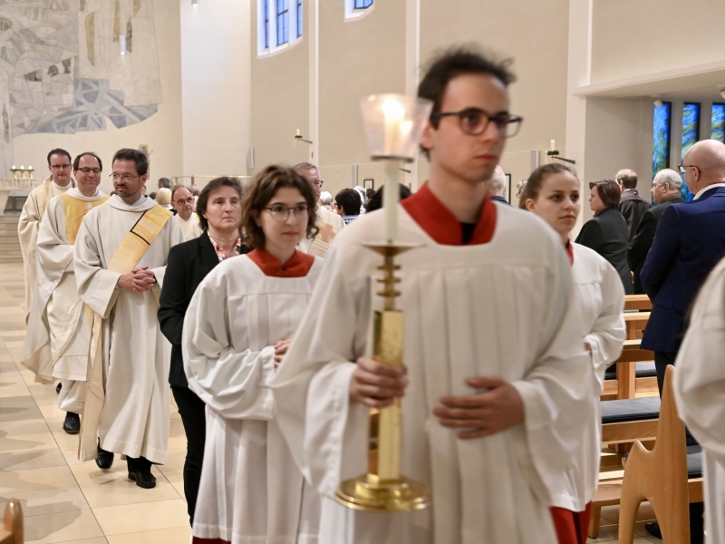 Geistliche in Kirche