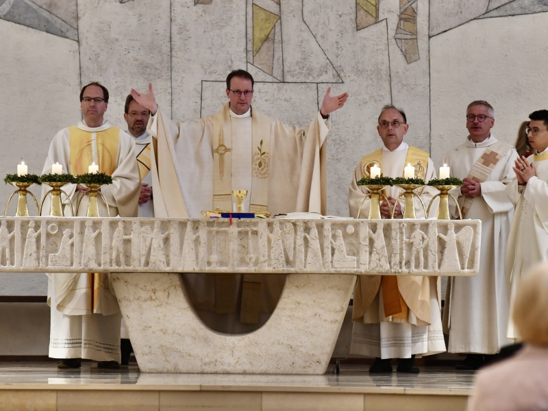 Geistliche in Kirche