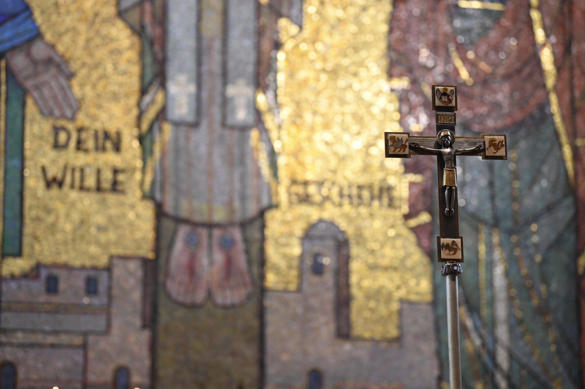 Kreuz in Kirche