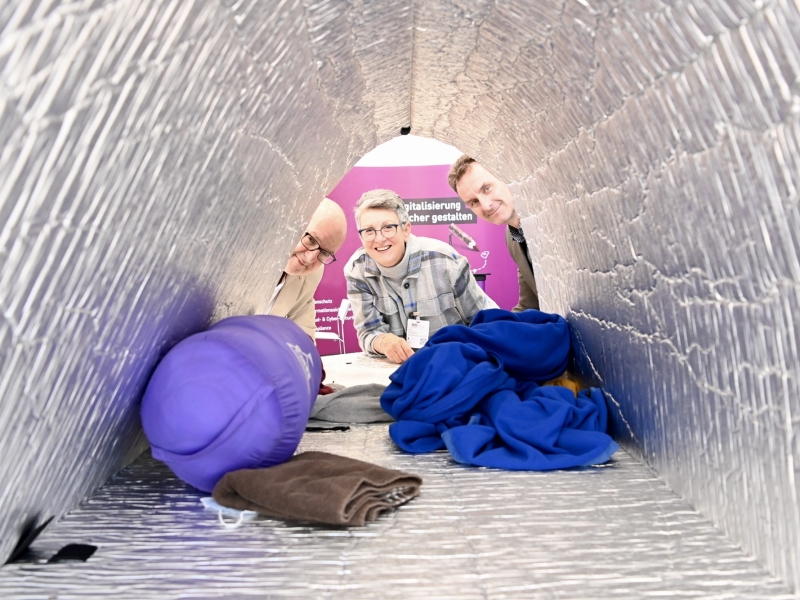 Iglu auf Messestand
