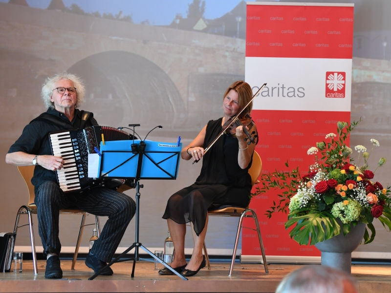 Musiker auf B&uuml;hne