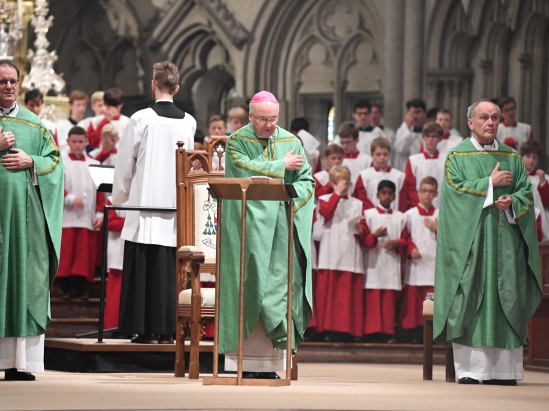 Geistliche in Kirche
