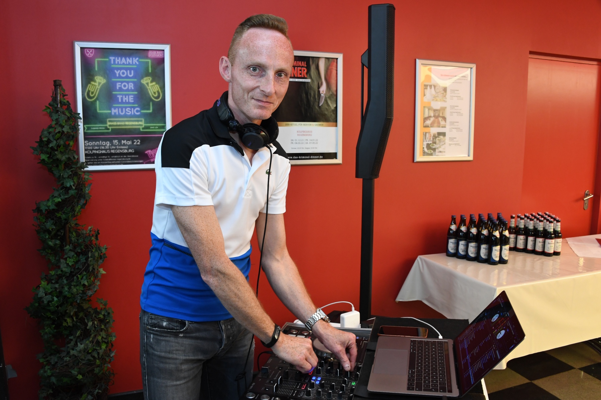 DJ