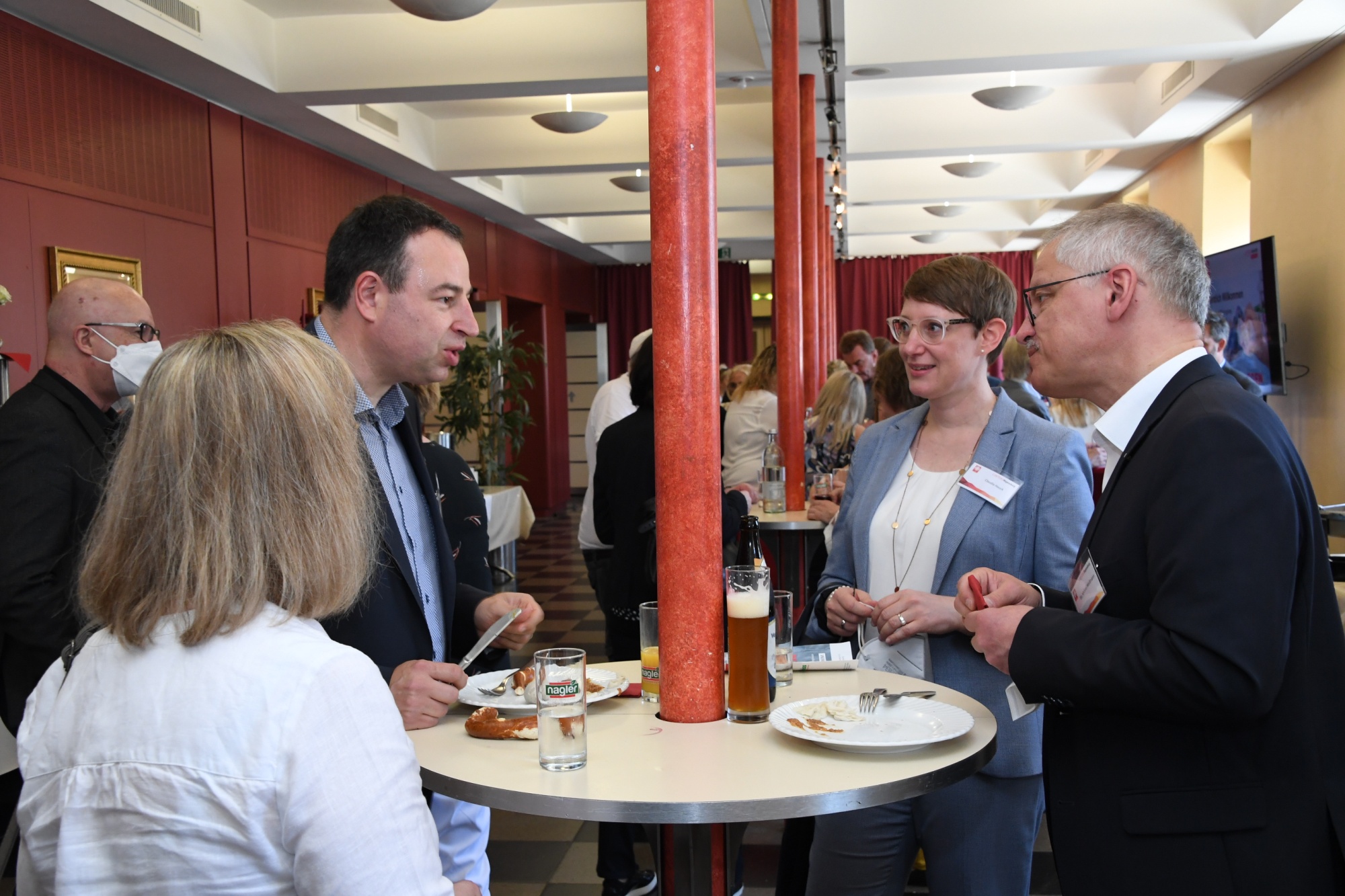 Personen auf einem Kongress