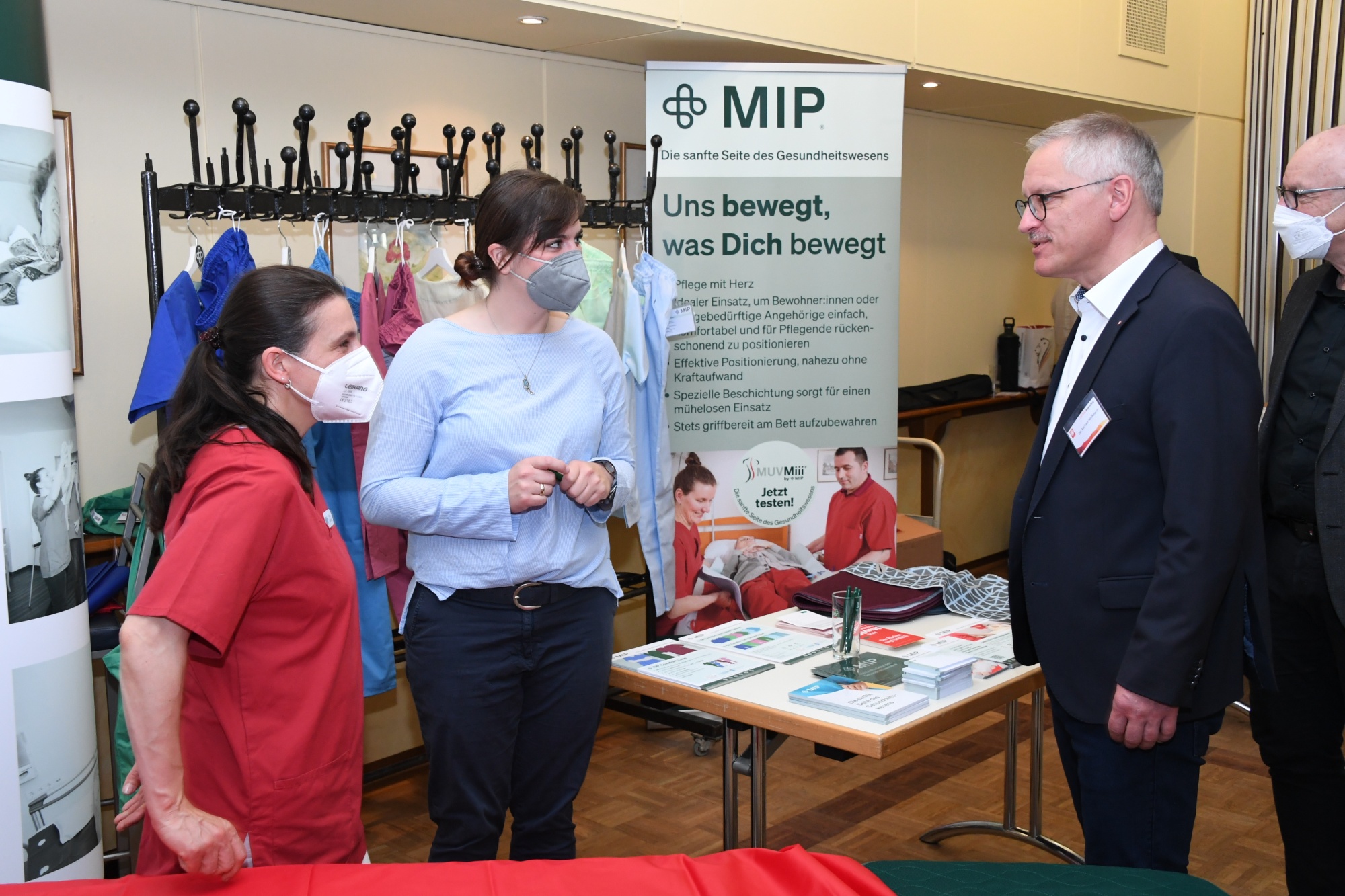 Personen auf einem Kongress