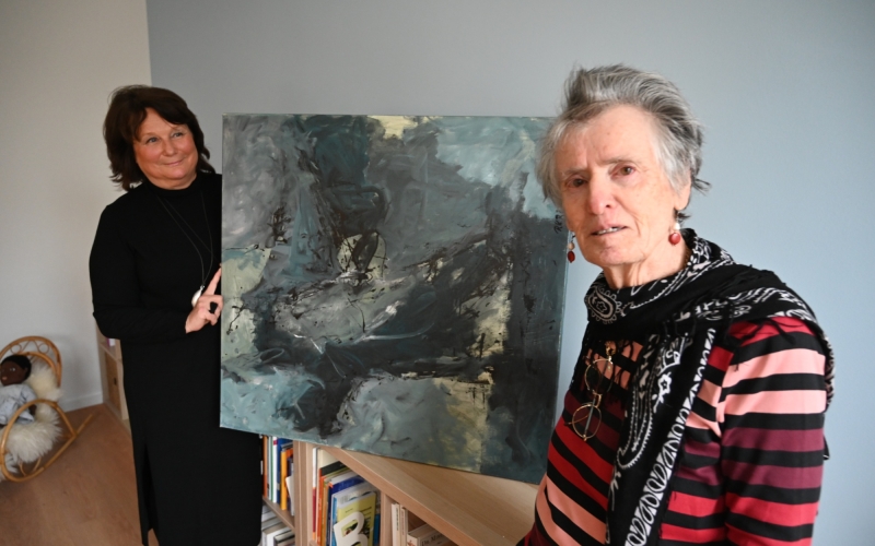 Personen halten Kunst