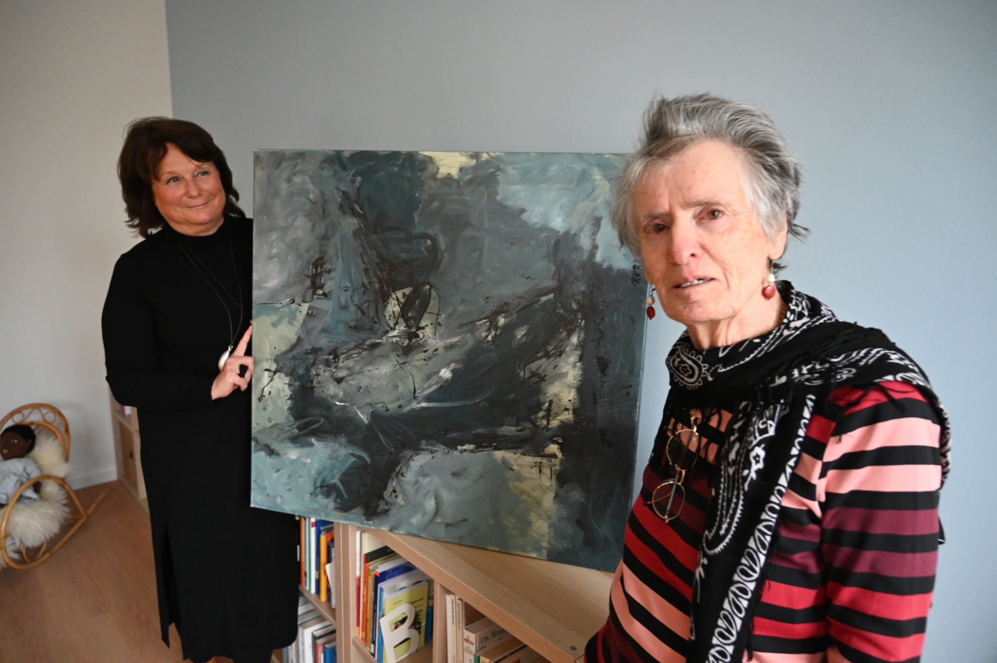 Personen halten Kunst
