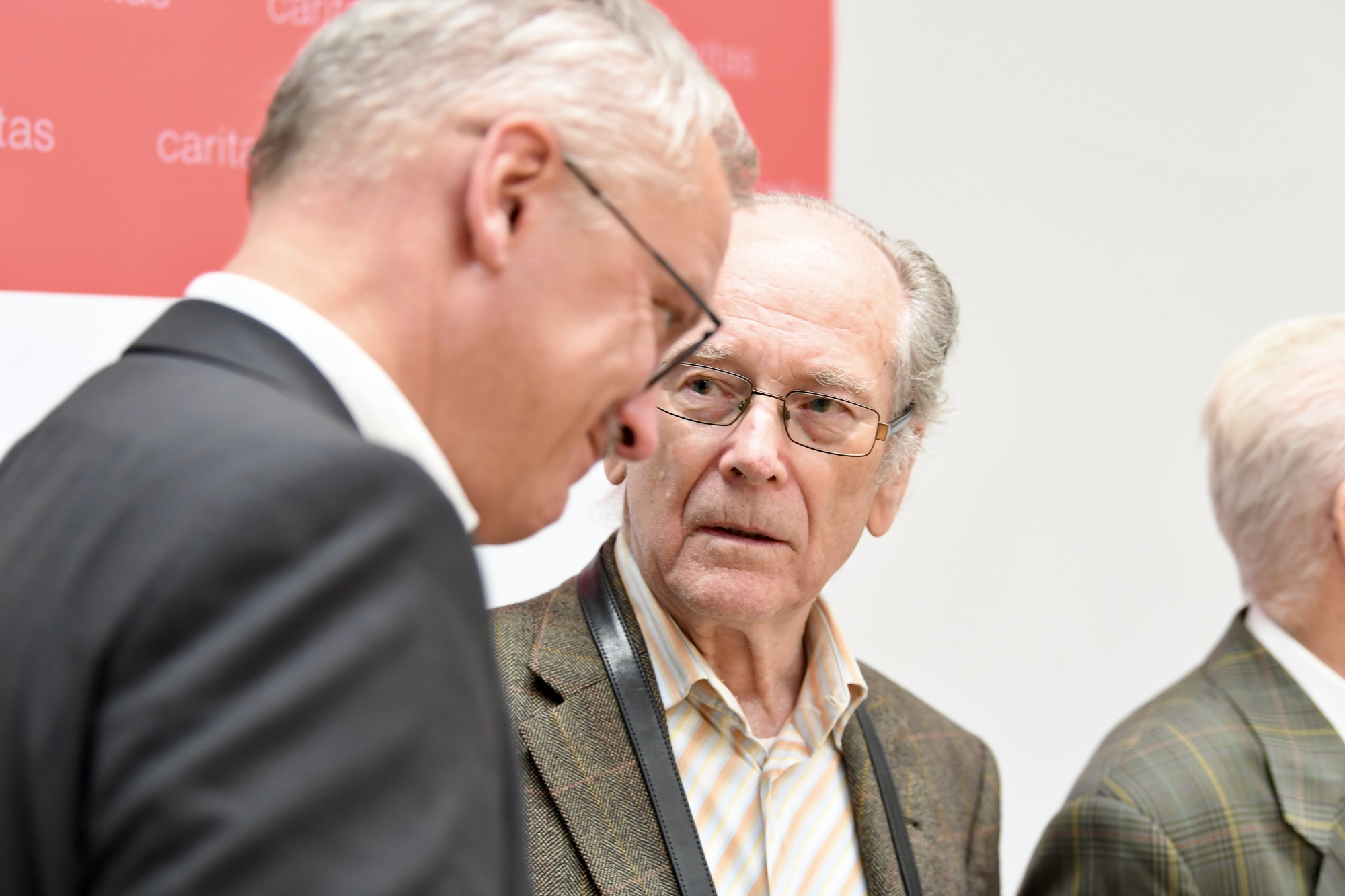 Zwei Personen unterhalten sich