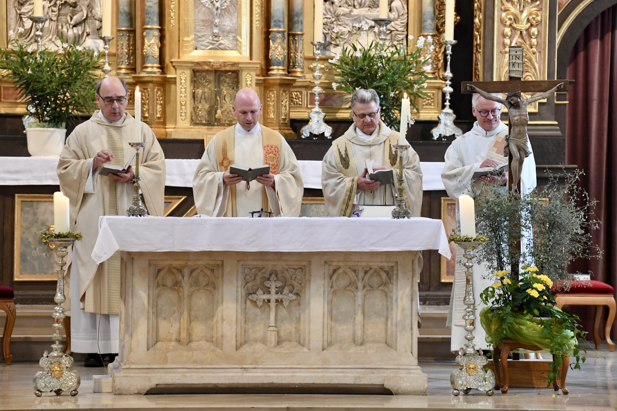 Geistliche in Kirche