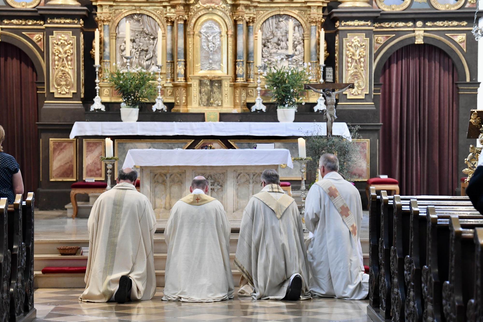 Geistliche in Kirche