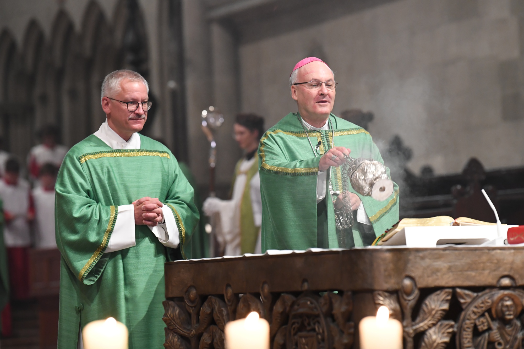 Geistliche in Kirche