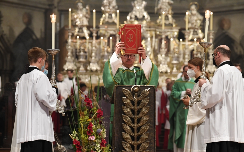 Geistliche in Kirche