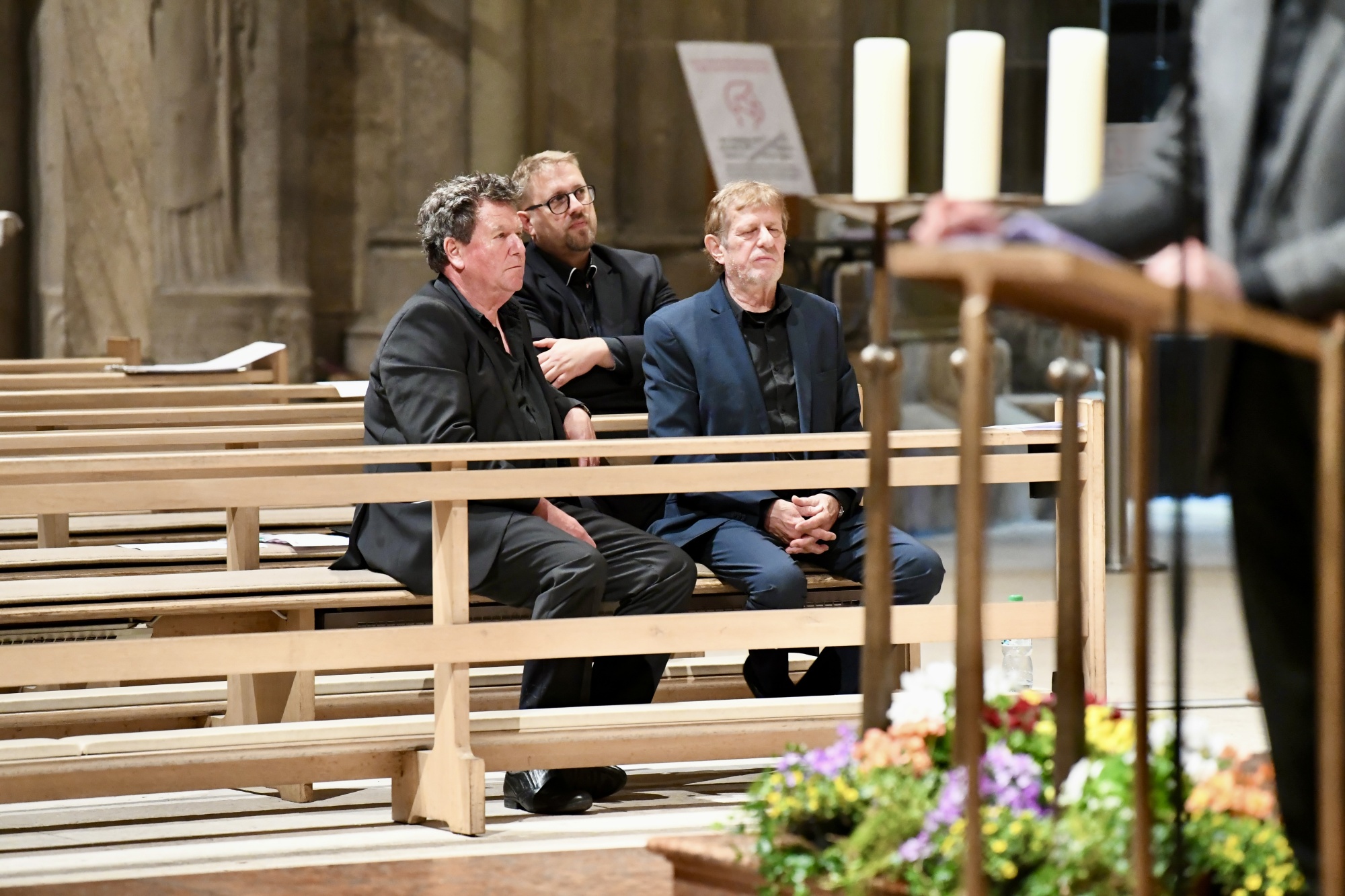 Personen in Kirche