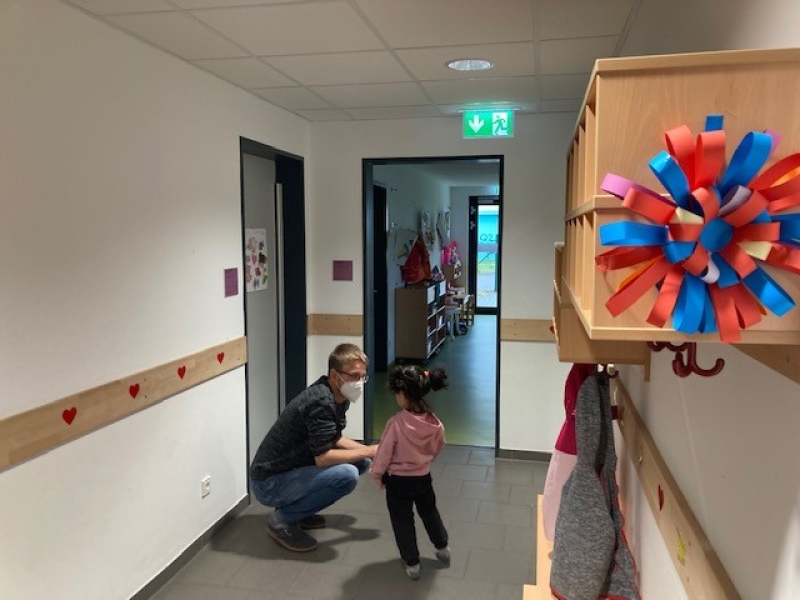 Personen bei Kinderbetreuung
