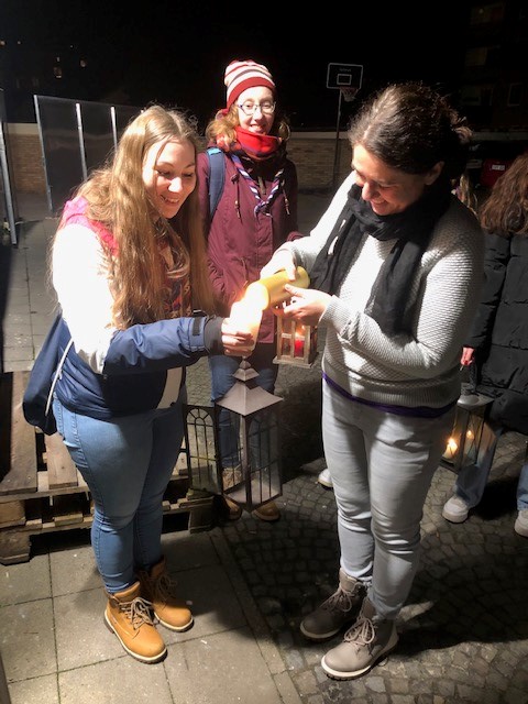 Personen bei Nacht