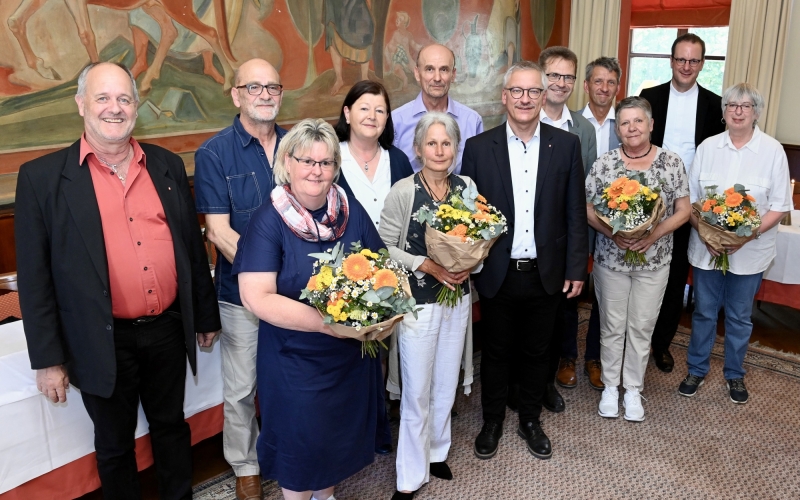 Gruppenfoto in schönem Saal