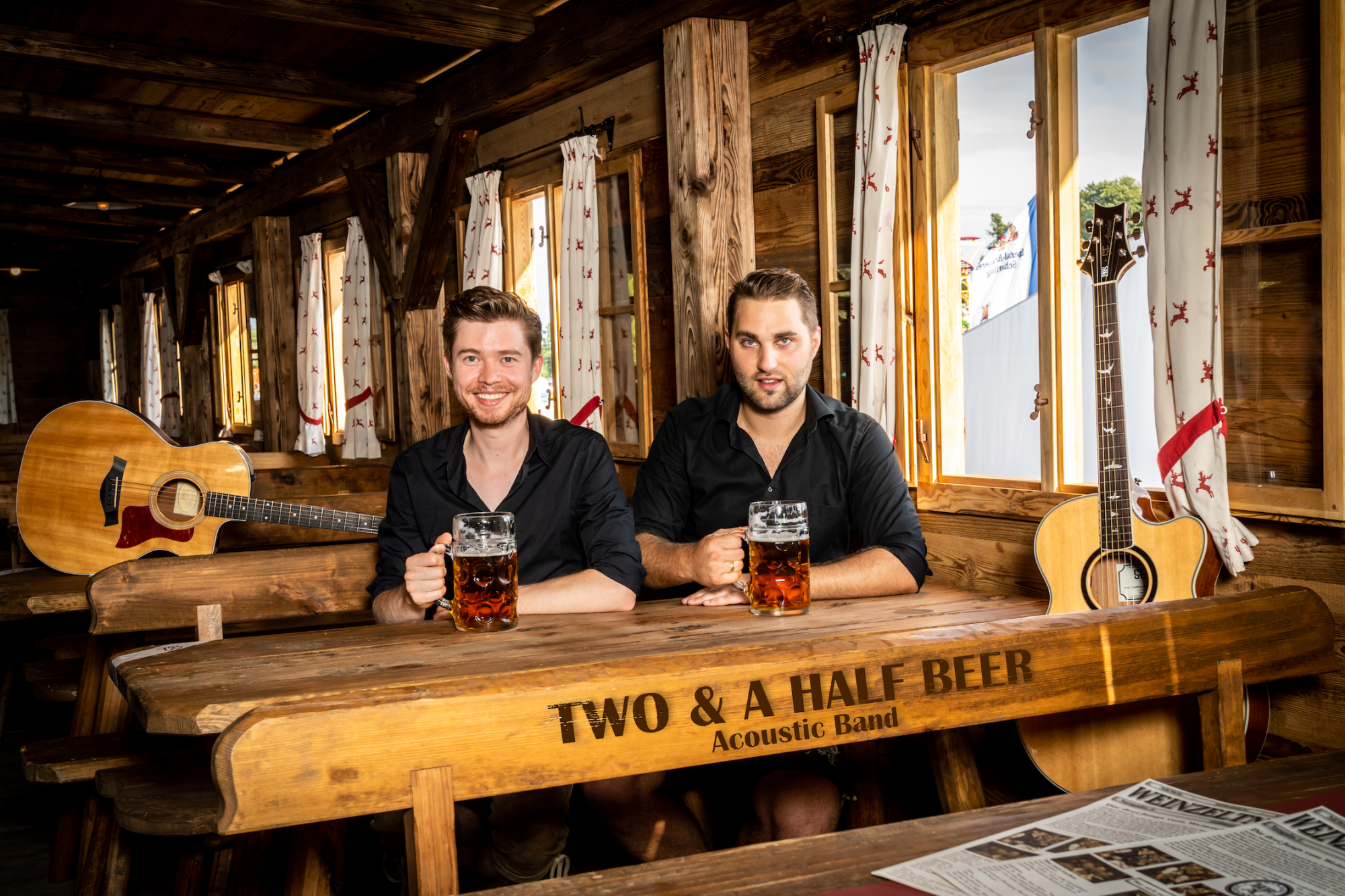 Musiker trinken Bier