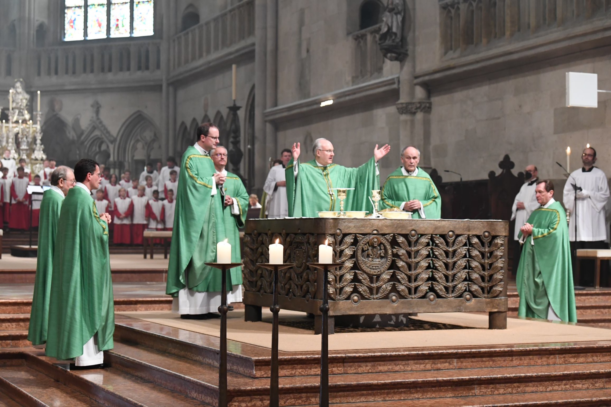 Geistliche in Kirche