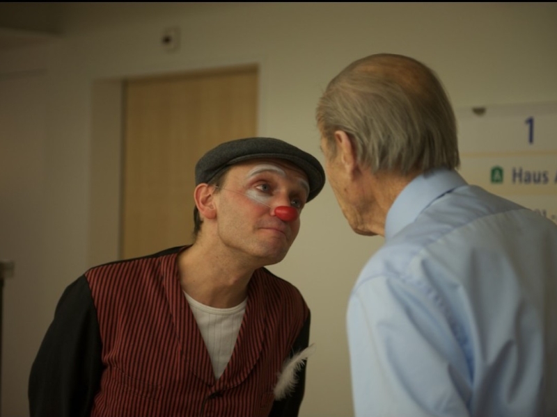Mann und Clown