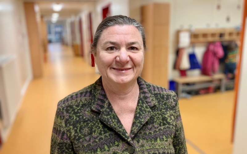 Portrait einer Frau in Kindergarten
