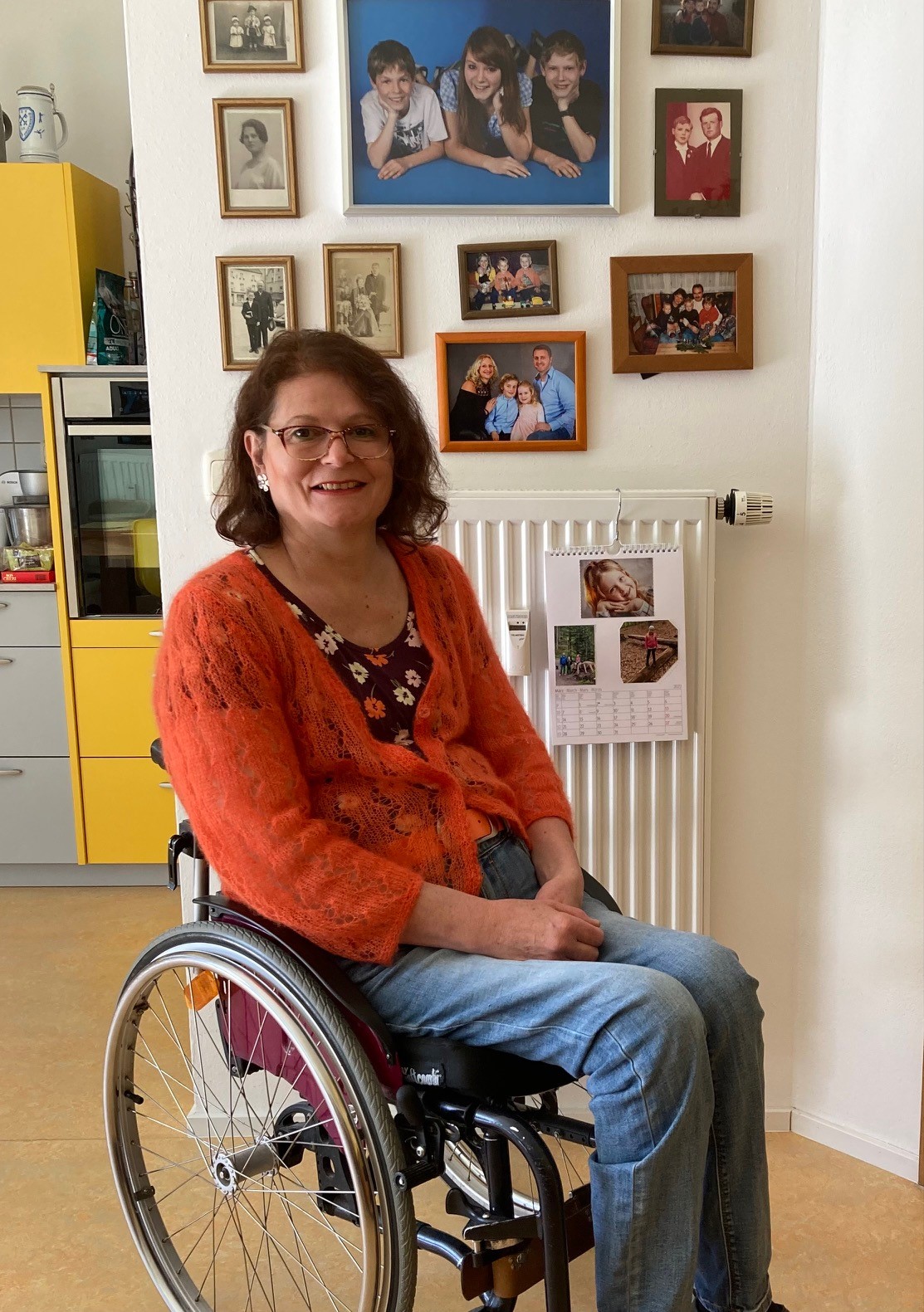 Portrait von Frau im Rollstuhl