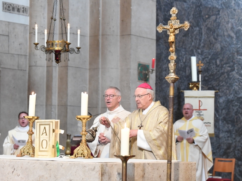 Geistliche in Kirche