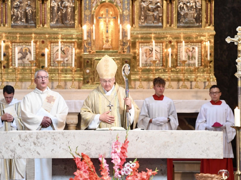 Geistliche in Kirche