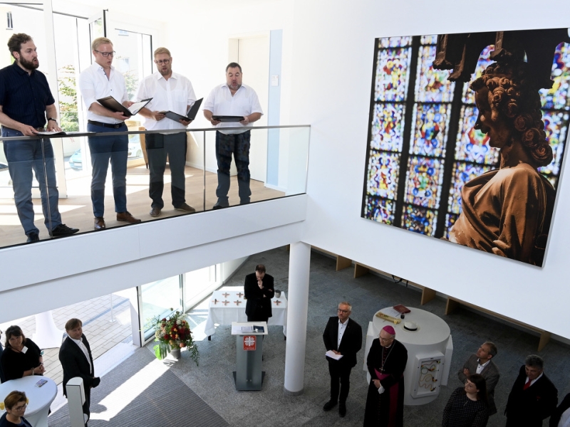 Personengruppe in Geb&auml;ude