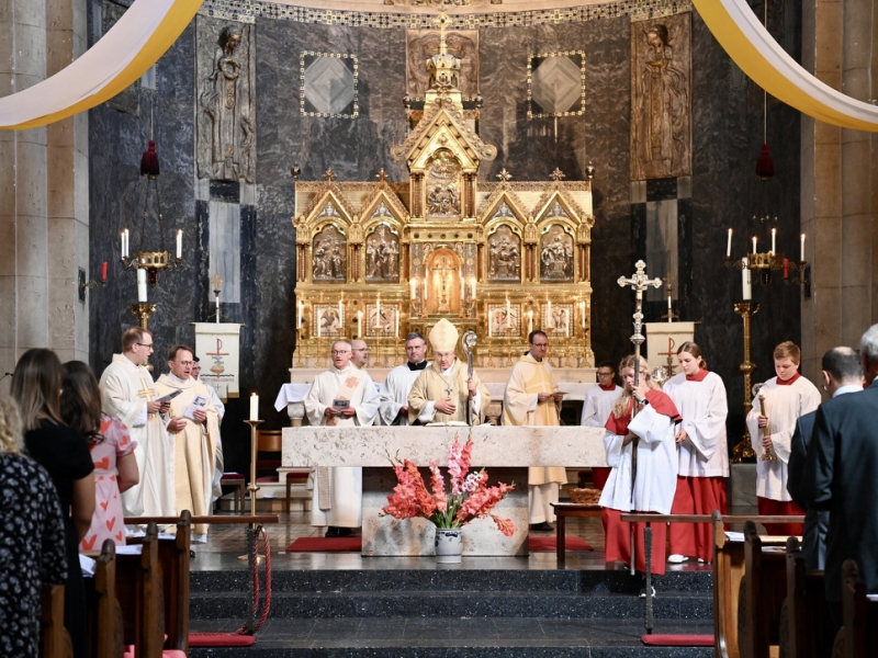 Geistliche in Kirche