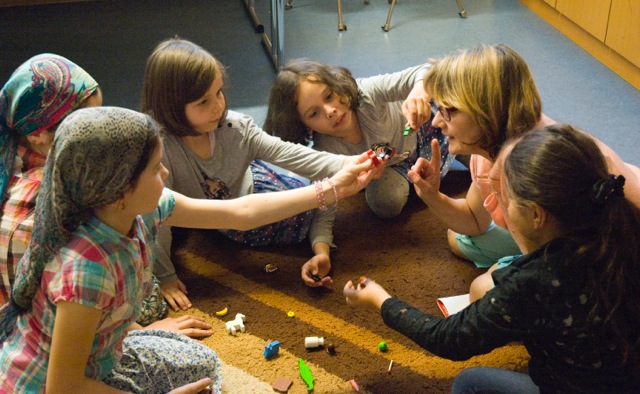 Gruppe beim Spielen