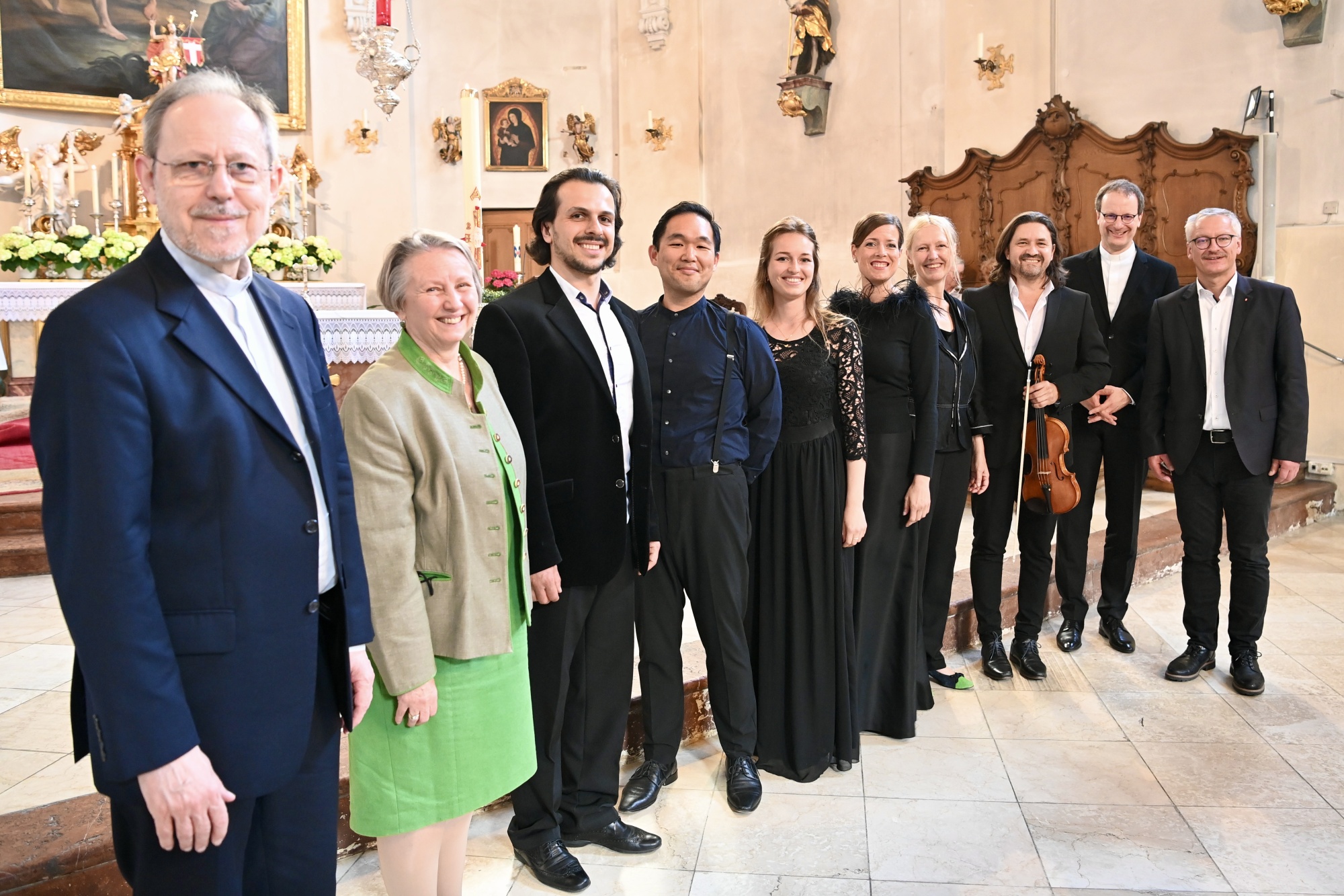 Personen in Kirche